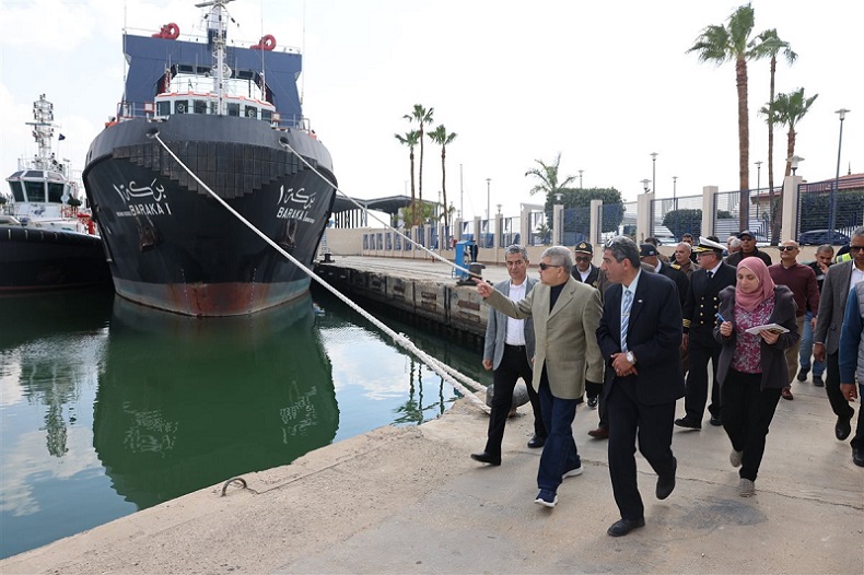 رفع درجة الجاهزية بمختلف المواقع والوحدات البحرية بالمجرى الملاحي لقناة السويس