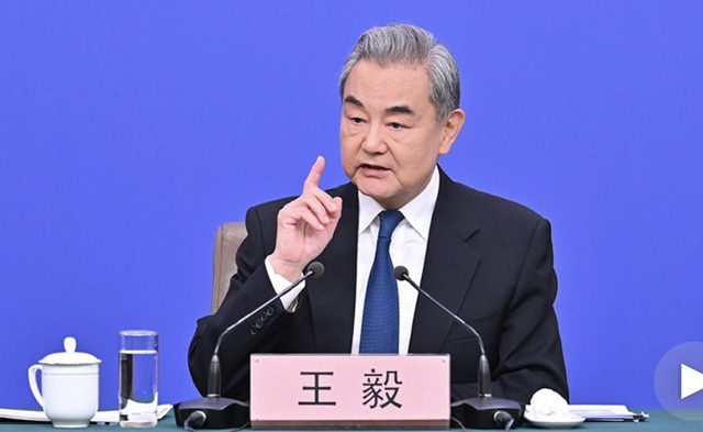 وانغ يي: العلاقات الصينية الأوروبية تقوم على المصالح المشتركة.. وبكين شريك أساسي لدول الجنوب العالمي