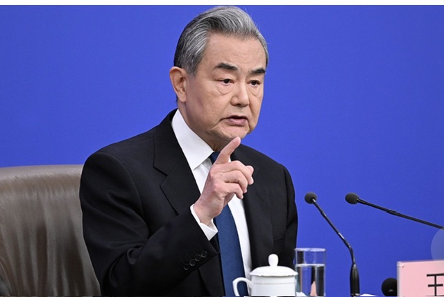 وانغ يي: خدمة المواطنين أولوية واستقرار آسيا والتعاون الدولي أساس الدبلوماسية الصينية