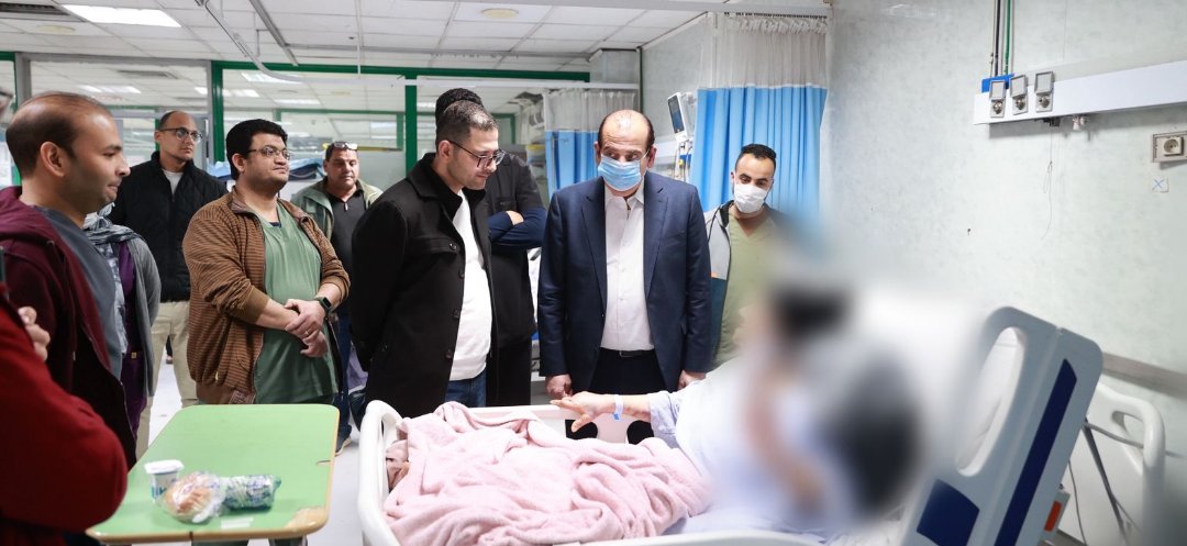 جولة مفاجئة لنائب وزير الصحة بمستشفى السلام التخصصي ومركز «أهالينا».. مكافأة للمتميزين وإحالة مقصرين للتحقيق