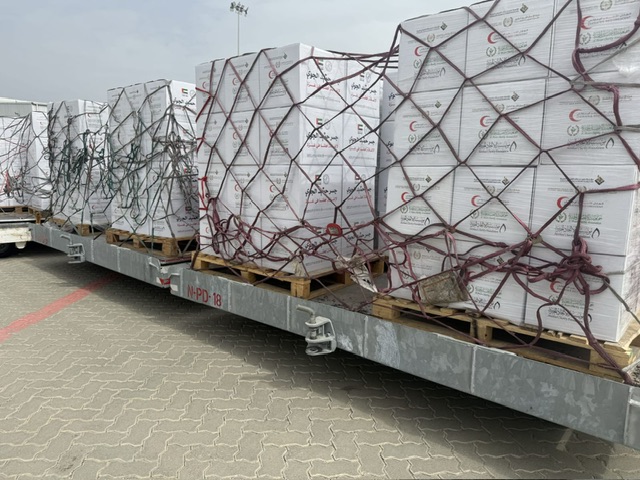 بدعم إماراتي.. جسر جوي لإغاثة غزة بـ100 طن مساعدات غذائية
