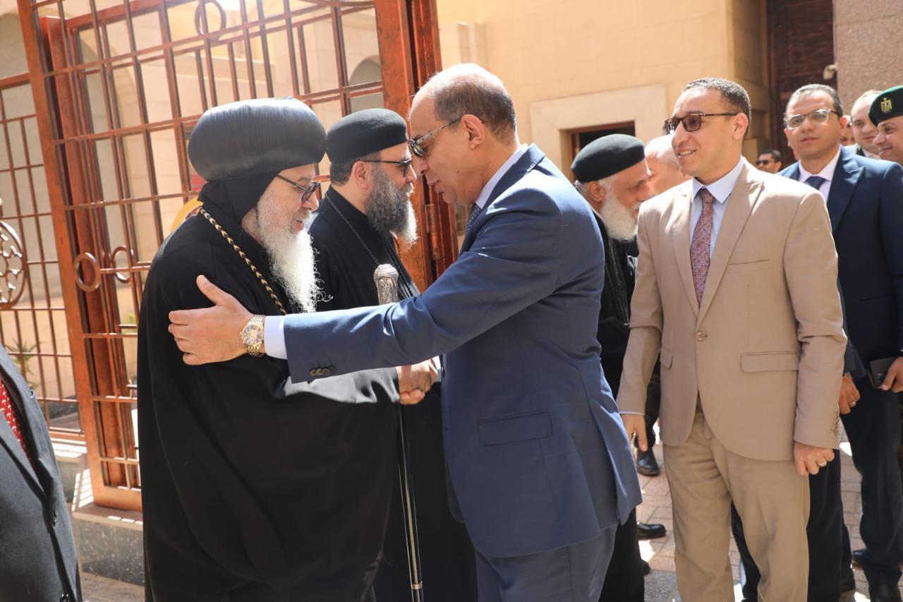 محافظ المنيا يهنئ القيادات الكنسية بمراكز الشمال بمناسبة عيد القيامة المجيد 