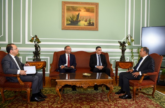 وزير الخارجية يبحث مع  رئيس هيئة الشراء الموحد تعزيز التعاون في مجال الأمن الصحي 