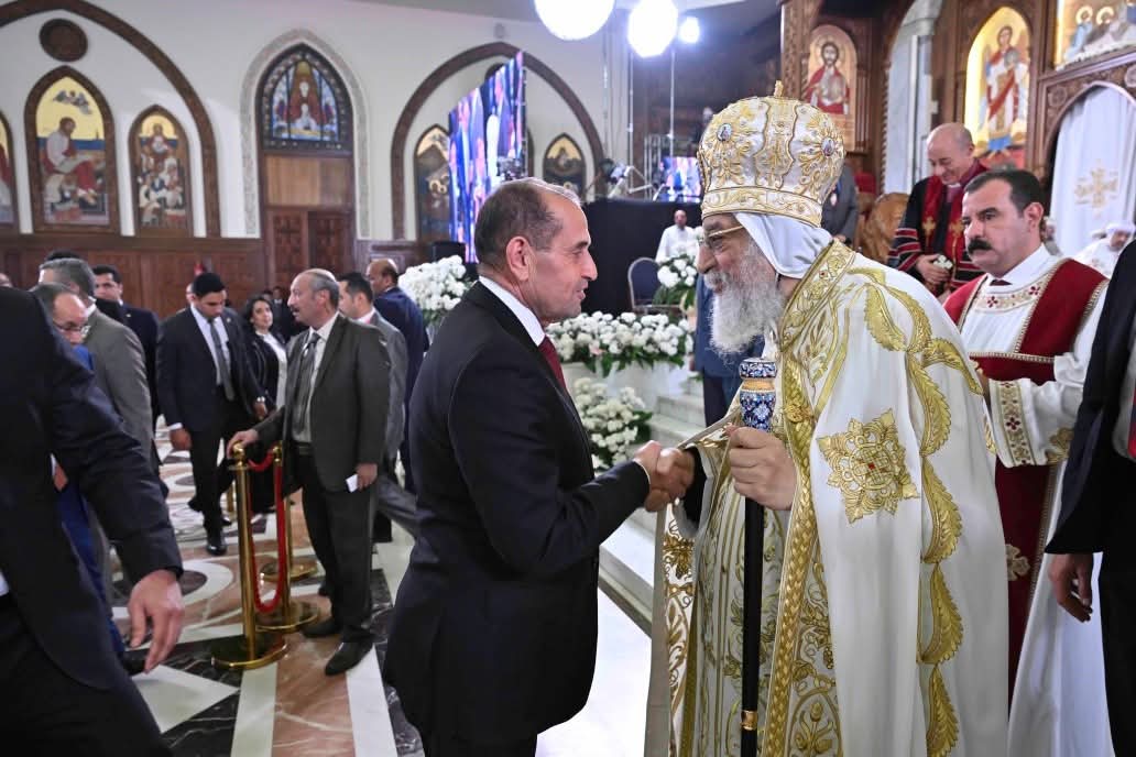 مصر في مشهد عيد القيامة… البابا تواضروس في قداس مهيب بالعباسية: “الأعياد تكشف معدن المحبة بين أبناء الوطن”