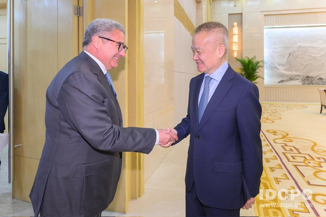 سفير مصر لدى الصين يلتقي وزير  دائرة العلاقات الدولية باللجنة المركزية للحزب الشيوعي الصيني