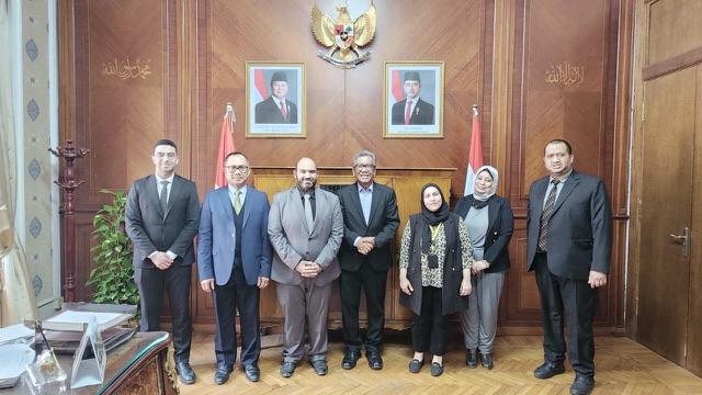 وفد من مركز 