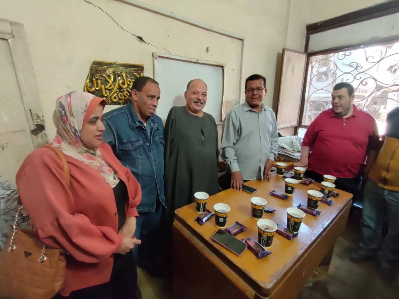 تكريم إنساني يليق بعطاء السنين.. مجلس مدينة البدرشين يحتفي بالعم مسلم صقر مسلم لبلوغه سن التقاعد
