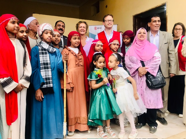 السفير الإسباني يشيد بجهود تمكين المرأة في أسوان ضمن مشروع 