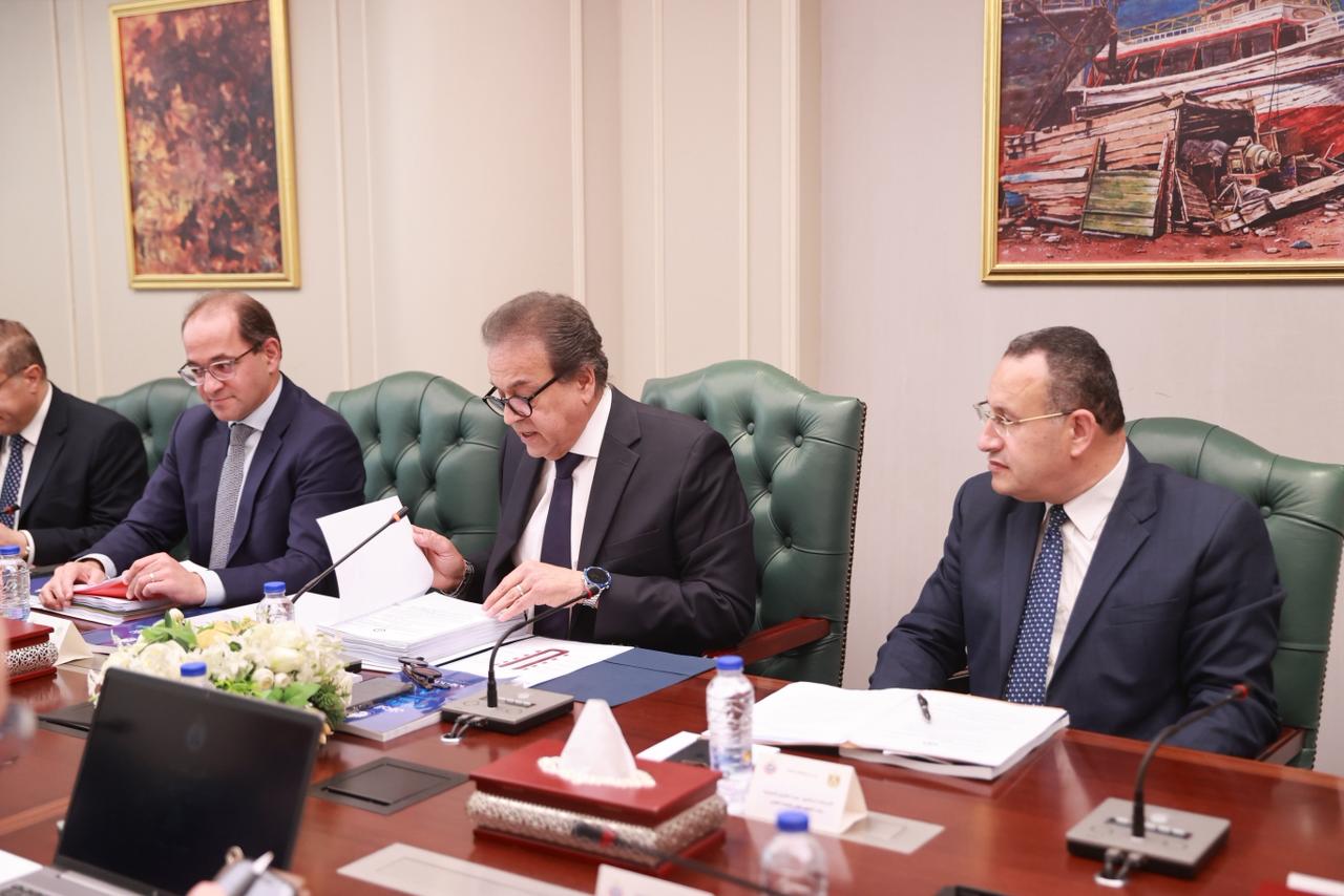 وزير الصحة يترأس جلسة اجتماع  مجلس أمناء المجلس الصحي المصري