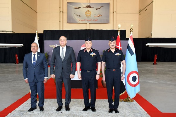 القوات الجوية تسلم طائرتين للأكاديمية المصرية لعلوم الطيران بعد رفع كفاءتهما 