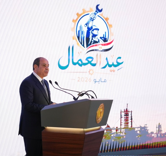 الرئيس السيسي لعمال مصر: إنكم سواعد الأمة ودعائم تنميتها منذ فجر التاريخ