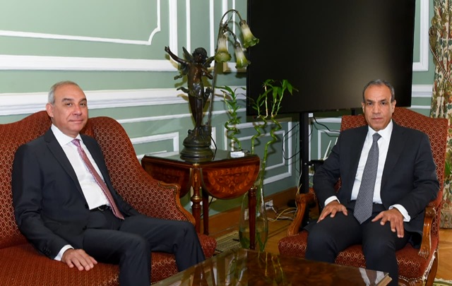 وزير الخارجية يؤكد على دور