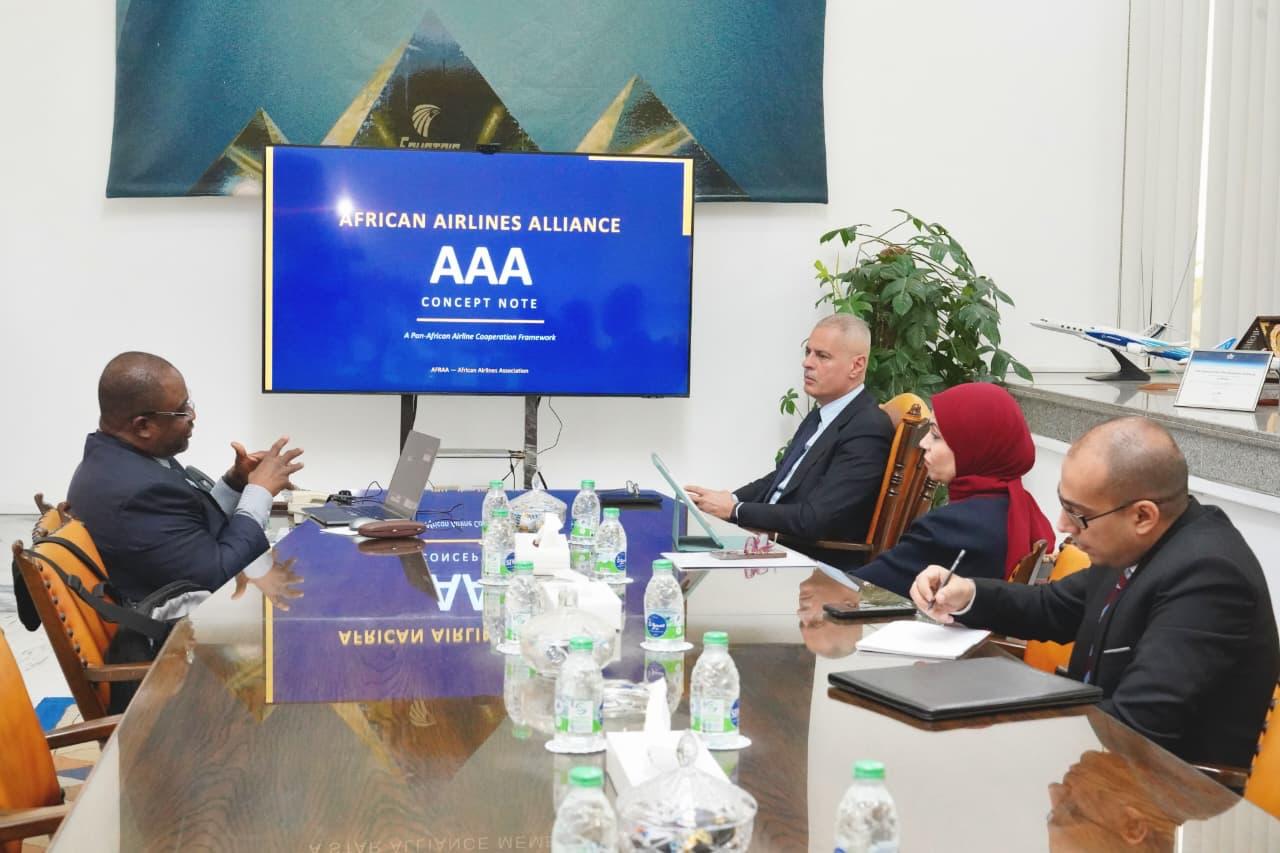 رئيس مصر للطيران يلتقي الأمين العام لاتحاد شركات الطيران الأفريقية 