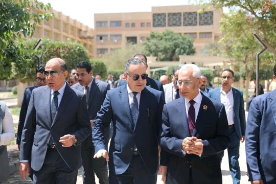 وزير التعليم العالي يتفقد سير الأعمال التنفيذية بجامعة المنيا التكنولوجية