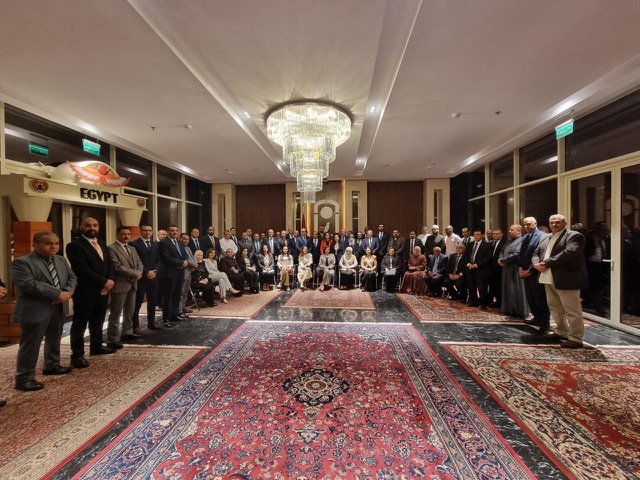 وزير الخارجية يلتقي أبناء الجالية المصرية في الكويت