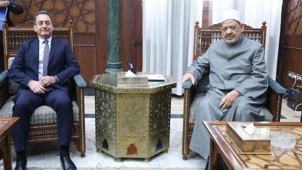 شيخ الأزهر لسفير فرنسا: الحروب التي اندلعت في الشرق أثرت على الغرب اقتصاديًّا واجتماعيًّا

