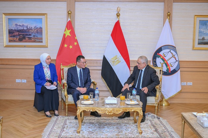النائب العام يستقبل النائب العام لمدينة جوانزو الصينية لبحث تعزيز التعاون القضائي

