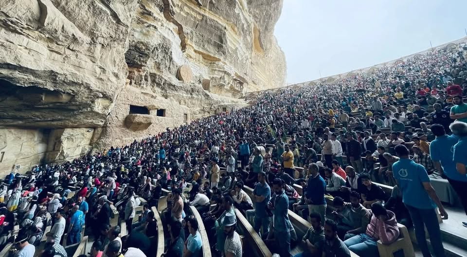 دير القديس سمعان الخراز: فقرة الحفل الصاخب لم تكن ضمن البرنامج.. واعتذرنا للبابا تواضروس