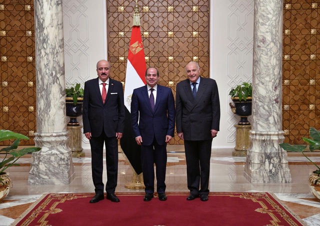 الرئيس السيسي يؤكد أهمية التنسيق المصري الجزائري التونسي لدعم استقرار ليبيا وتعزيز أمن المنطقة