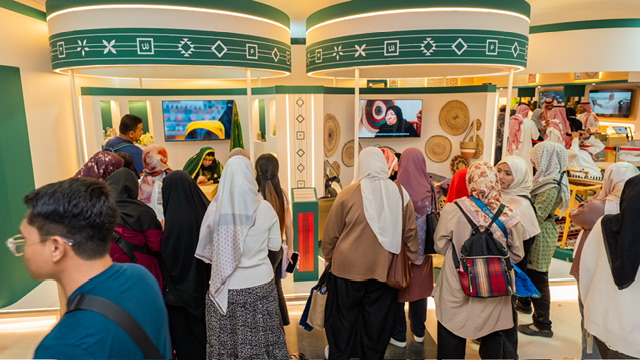 إقبال واسع على جناح المملكة بمعرض كوالالمبور للكتاب