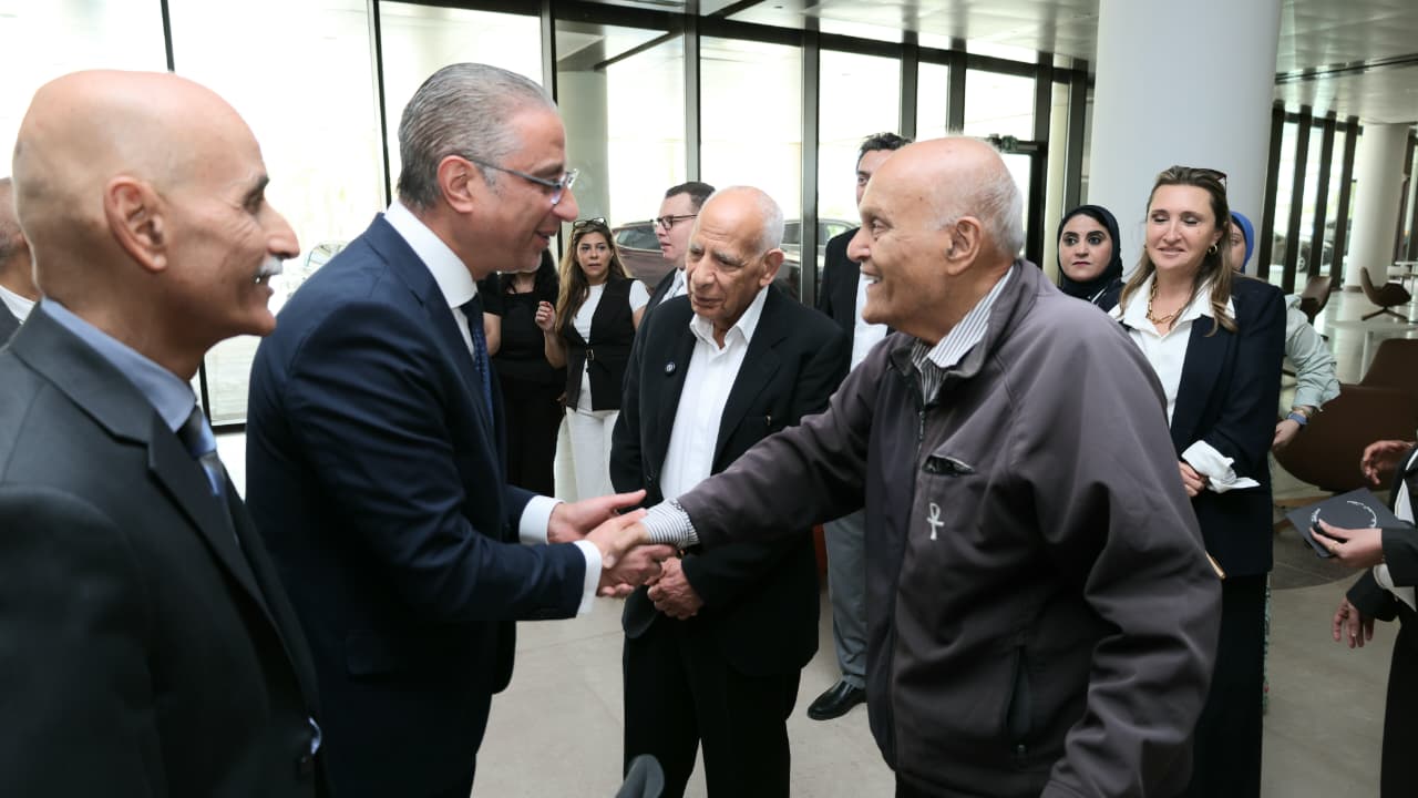 صرح طبي عالمي على أرض الجيزة.. المحافظ يتفقد مركز مجدي يعقوب للقلب بحدائق أكتوبر