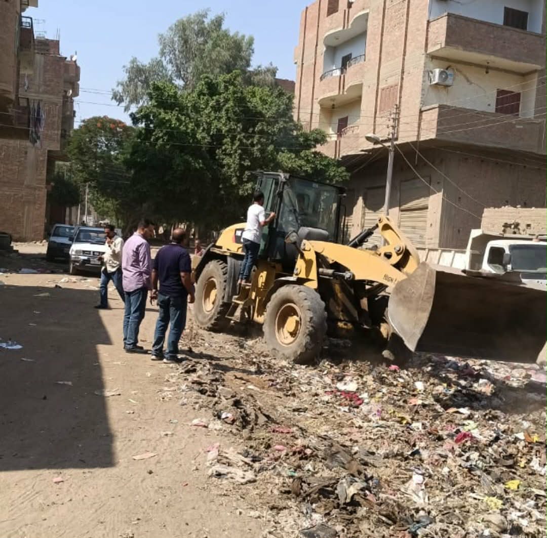 بشير العقباوي يتحرك ميدانيا.. حملة مكبرة لتطهير مصرف الزعرة ورفع المخلفات