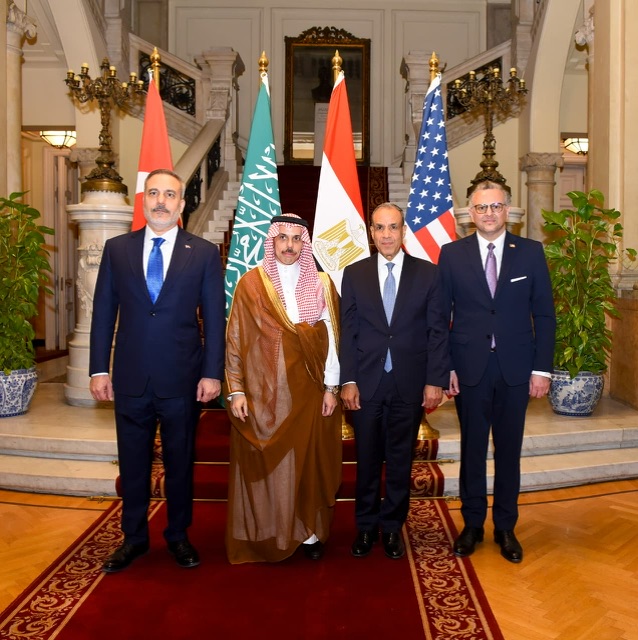 وزير الخارجية يبحث التطورات الإقليمية مع نظيريه السعودي والتركي ومستشار الرئيس الأمريكي