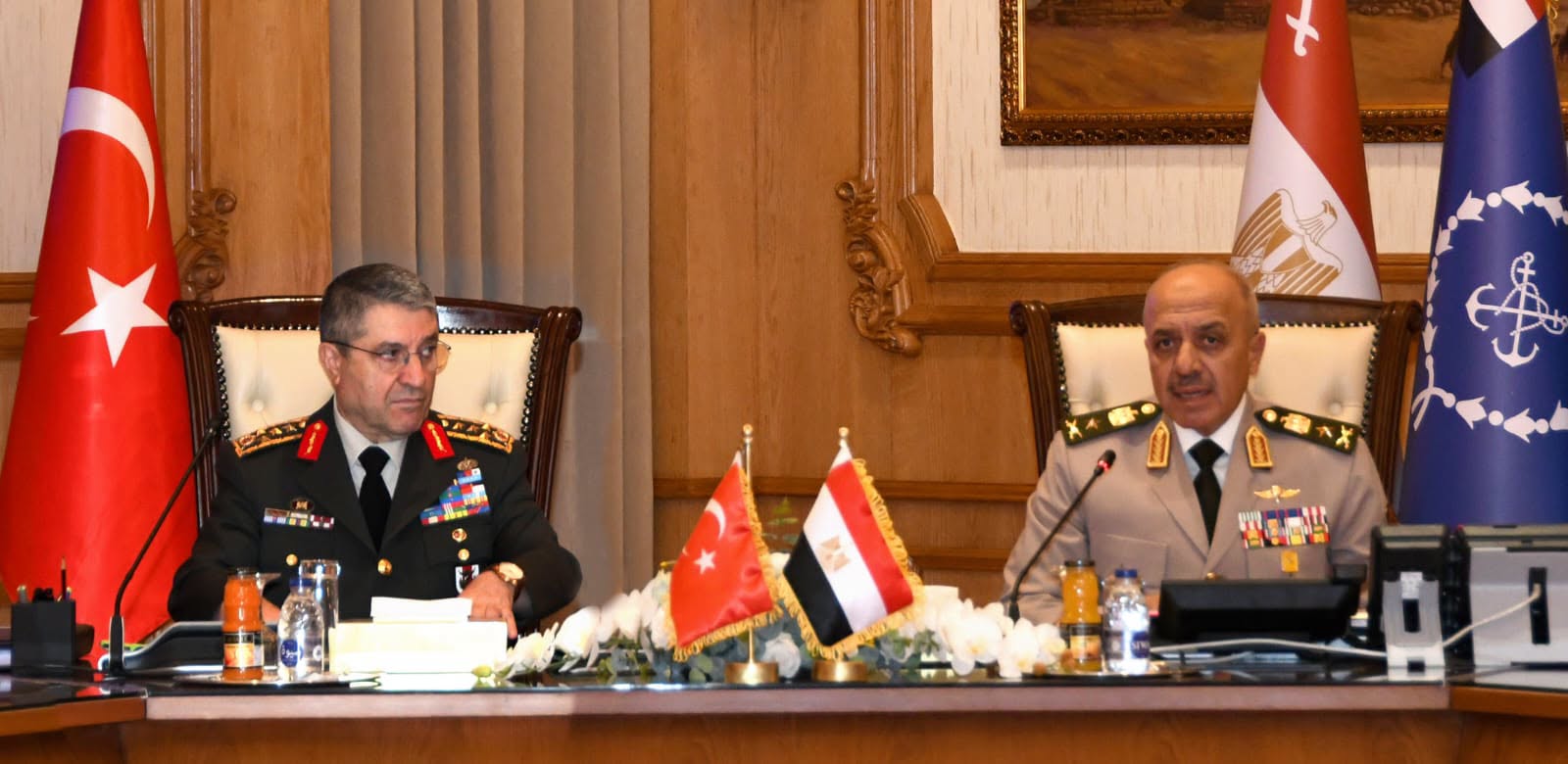 الفريق أحمد خليفة يبحث مع رئيس الأركان التركي سبل تنسيق الجهود المشتركة وتعزيز أوجه التعاون العسكري