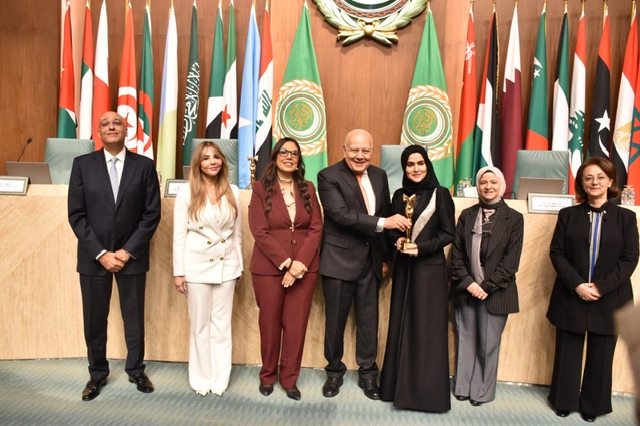  تكريم مريم الشيبي تقديرًا لإسهاماتها في دعم الدبلوماسية وتعزيز التعاون العربي المشترك