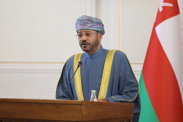 وزير الخارجية العُماني: لا رسوم عبور في مضيق هرمز بل خدمات طوعية مساندة للملاحة