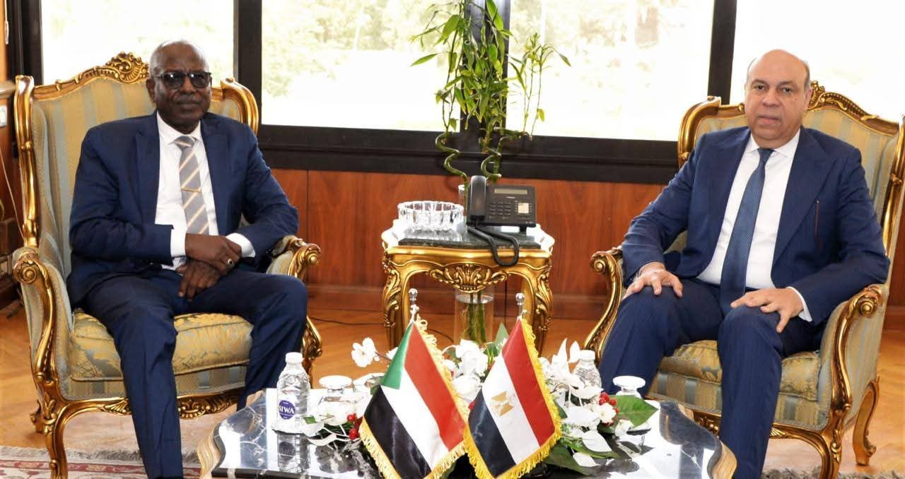 وزير الطيران يستقبل وزير البنية التحتية والنقل السوداني لتعزيز التعاون الإستراتيجي في مجالات النقل الجوي

