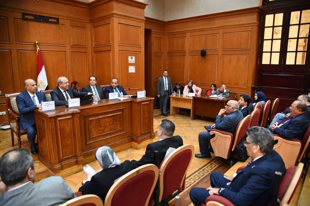 وزير الطيران يستعرض أمام لجنة الإسكان والنقل بالشيوخ استراتيجية الوزارة لتعزيز كفاءة القطاع   



