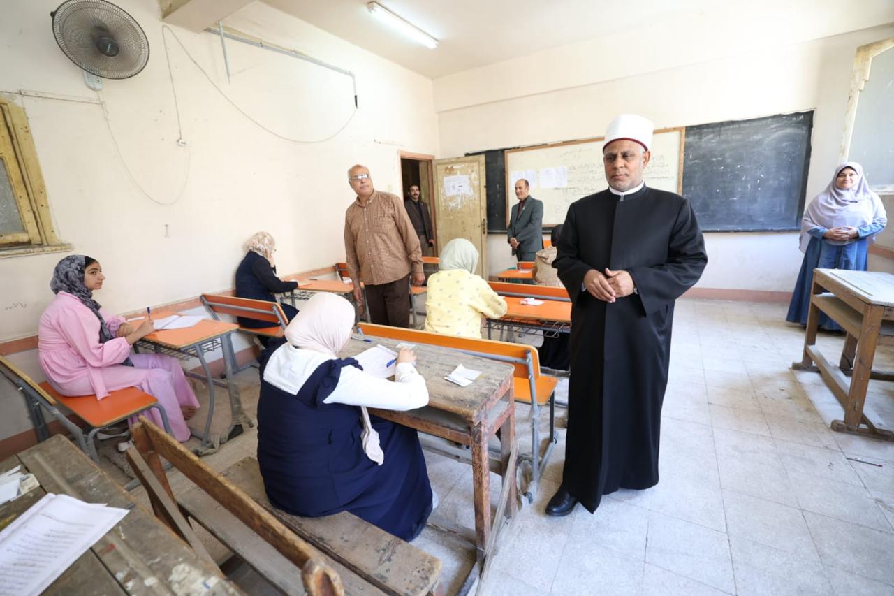 الغرفة المركزية للثانوية الأزهرية تتابع امتحان التفسير للقسم العلمي.. وارتياح بين الطلاب 