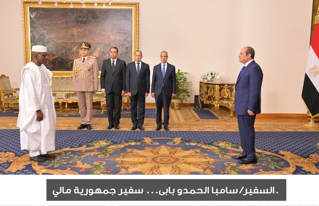 السيسي يتسلم أوراق اعتماد 17 سفيرًا جديدًا ويؤكد حرص مصر على توسيع التعاون مع دولهم