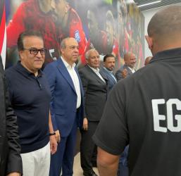 احتفاءً بإنجاز تاريخي للكرة المصرية.. 4 وزراء يستقبلون بعثة المنتخب الوطني لكرة القدم بمطار العلمين
 

