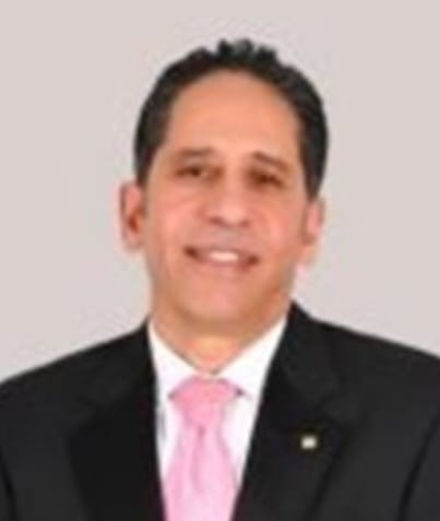 عميد طب قصر العيني يهنئ الدكتور مجدي عبد الحميد لاختياره عضوًا بمجلس أمناء جامعة القاهرة الأهلية
