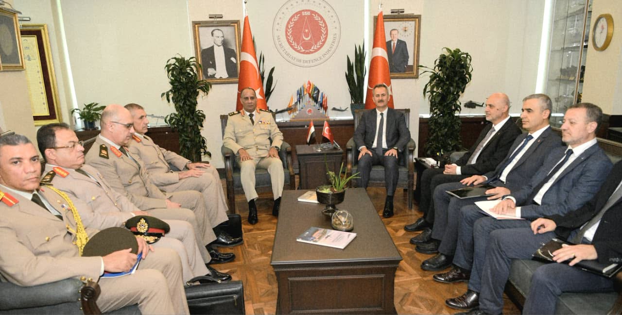 وزير الدفاع يعود إلى أرض الوطن بعد انتهاء زيارته لجمهورية تركيا ناقش خلالها سبل تعزيز التعاون العسكري