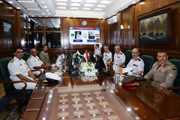 الفريق محمود فوزي يبحث مع رئيس هيئة الأركان البحرية الباكستانية تعزيز مجالات التعاون العسكري
