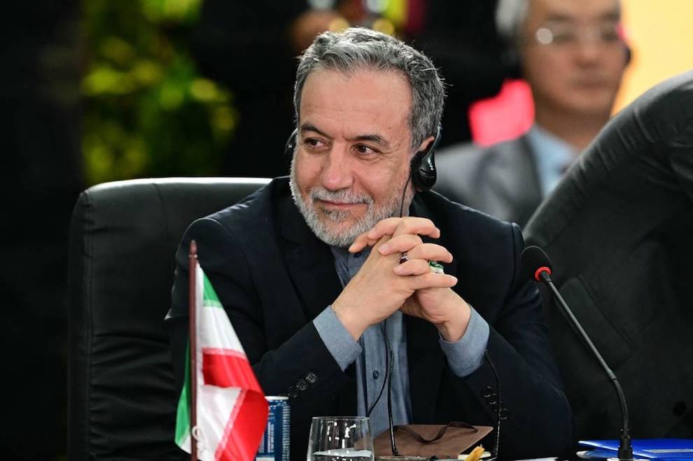 إيران تستبق زيارة نتيناهو لواشنطن وتحذر أمريكا.. عراقجي: لا عداء مع دول الخليج
