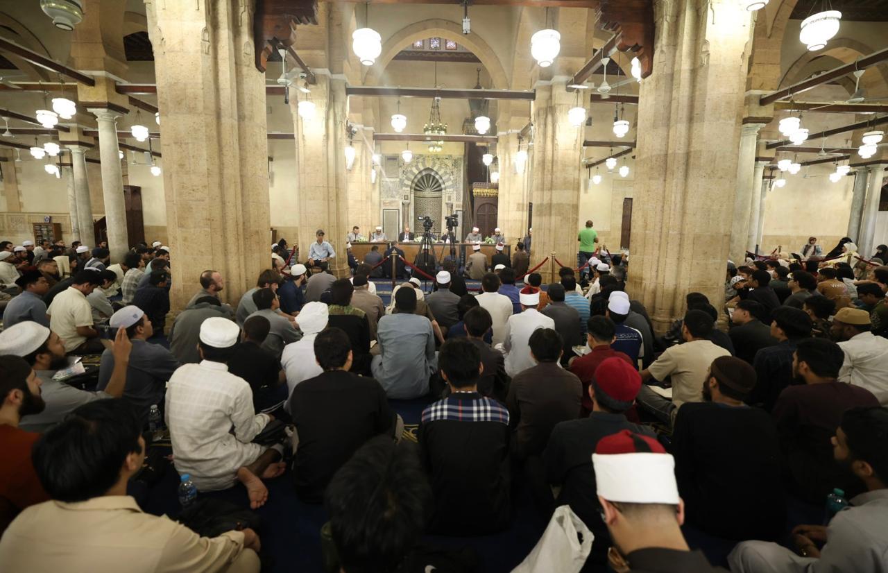 الجامع الأزهر: المجالس الحديثية حصن للتراث وختم كتابي الترمذي ترسيخٌ للتلقي المباشر عن العلماء