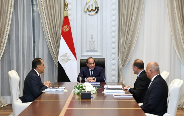 السيسي يوجه بتشكيل لجنتين لمتابعة استغلال الشواطئ وتسليم المشروعات العقارية في مواعيده