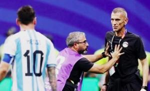 فيفا يعاقب سعفان الصغير بعد مباراة مصر والأرجنتين في كأس العالم