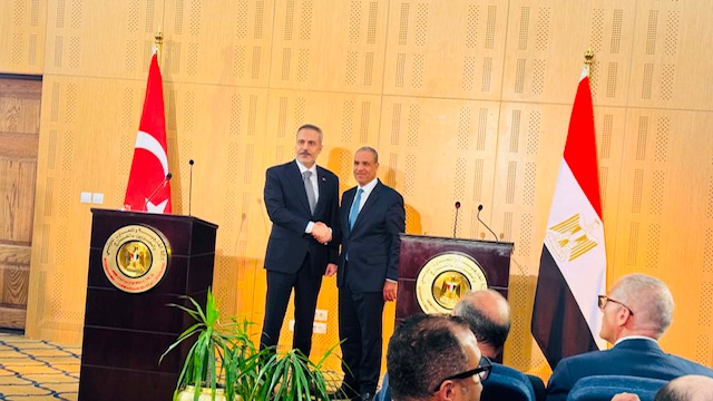 هاكان فيدان يشيد بموقف مصر المسؤول عقب استهداف سفينتي طاقة في دمياط