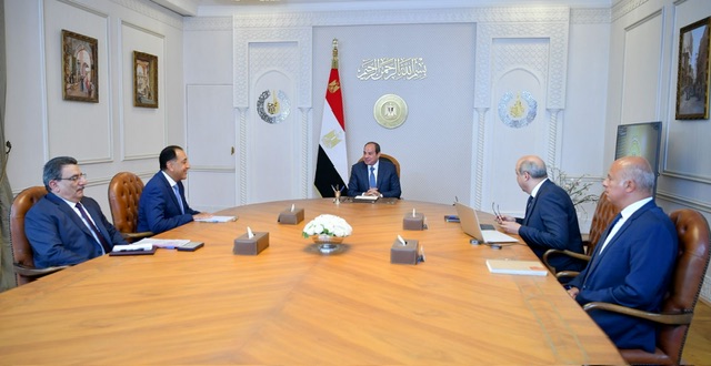 السيسي يوجّه بتطوير منظومة الطيران وإنشاء مبنى ركاب رابع بمطار القاهرة بطاقة 40 مليون راكب سنويًا