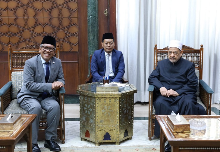 شيخ الأزهر يستقبل السفير الإندونيسي بالقاهرة لبحث سبل تعزيز التعاون المشترك