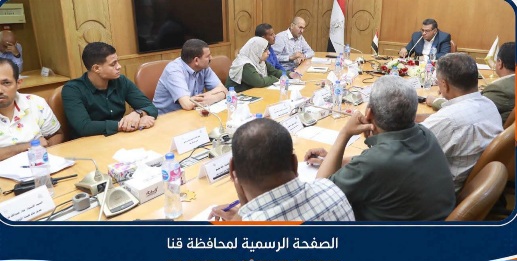  محافظ قنا : منع التوك توك بالشوارع الرئيسية بالمدن 


