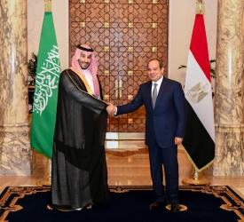 ولي العهد السعودي يبعث برقية شكر إلى الرئيس السيسي عقب مغادرته القاهرة