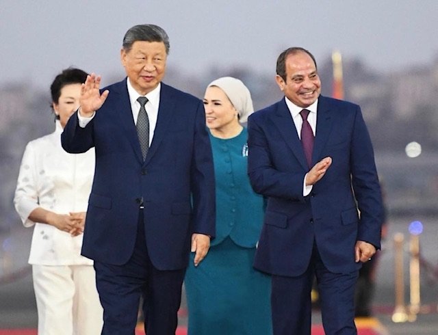 رسائل المودة والدبلوماسية: قراءة في المشاهد الأولى لزيارة الرئيس الصيني لمصر