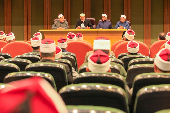 قيادات الأزهر يتفقدون الدورة التدريبية للمرشحين للابتعاث الخارجي