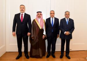وزير الخارجية يستضيف اجتماع 